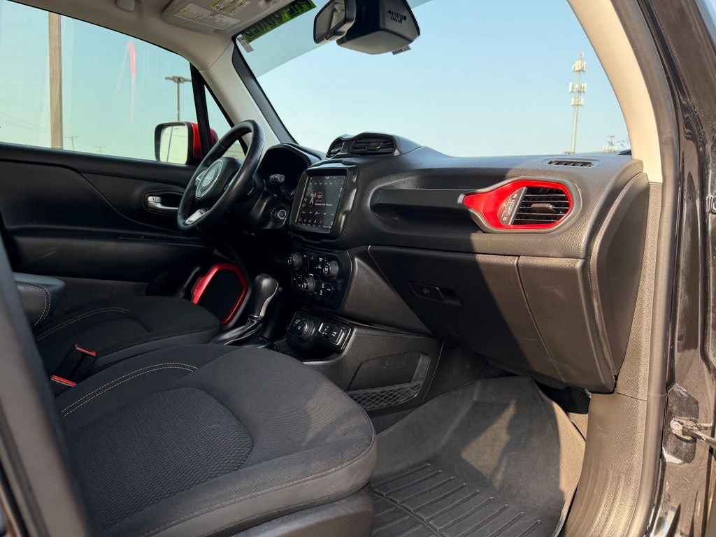 2023 Jeep Renegade Latitude Heated Seats/Steering Wheel/Panoramic Roof