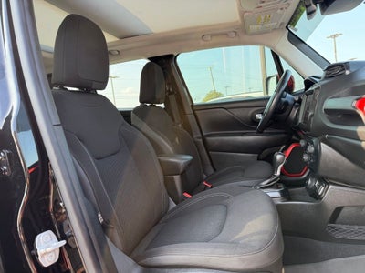 2023 Jeep Renegade Latitude Heated Seats/Steering Wheel/Panoramic Roof