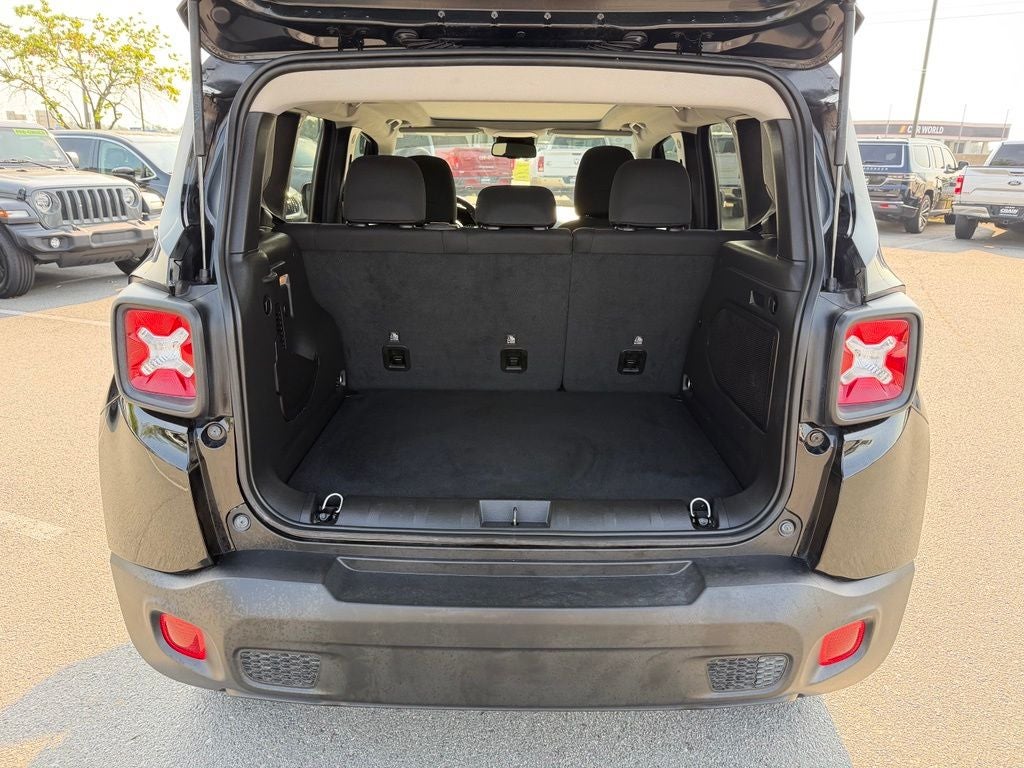 2023 Jeep Renegade Latitude Heated Seats/Steering Wheel/Panoramic Roof