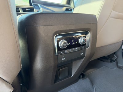 2024 GMC Yukon SLT 2ND ROW BENCH! LUXURY PACKAGE 1 OWNER CLEAN CARFAX