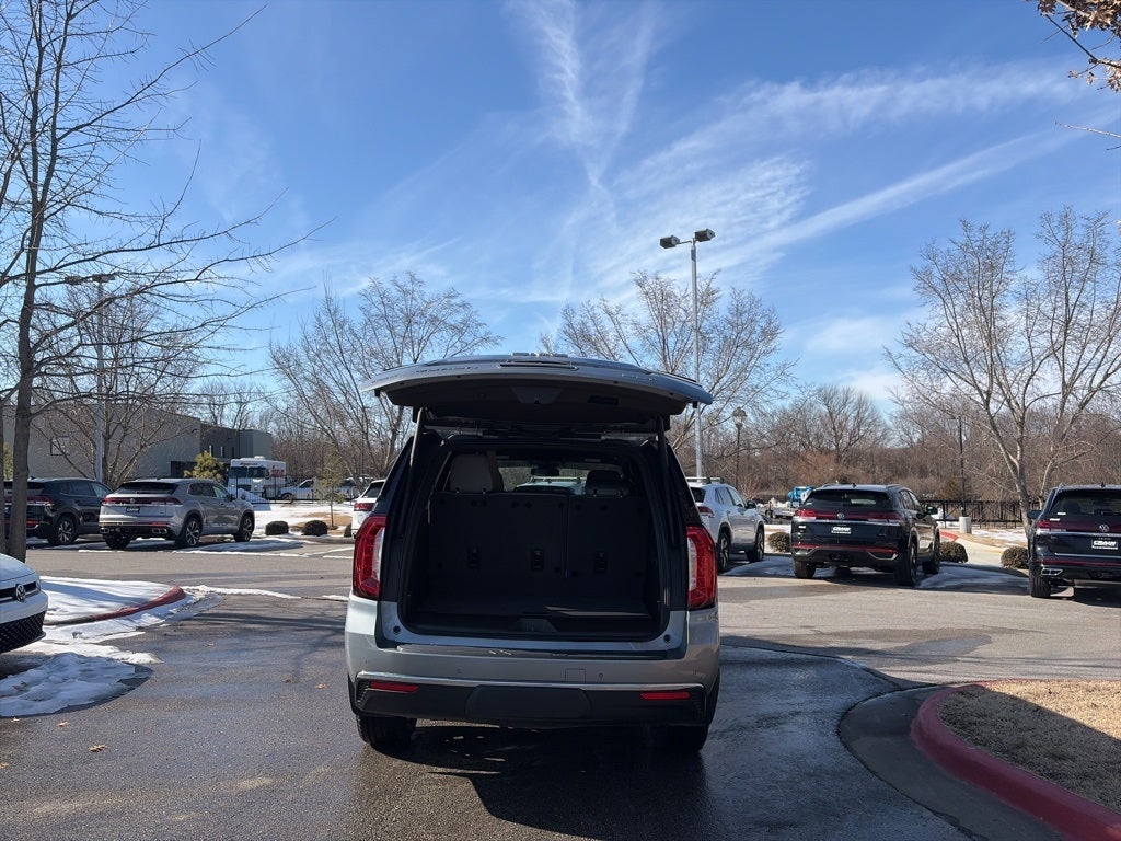 2024 GMC Yukon SLT 2ND ROW BENCH! LUXURY PACKAGE 1 OWNER CLEAN CARFAX