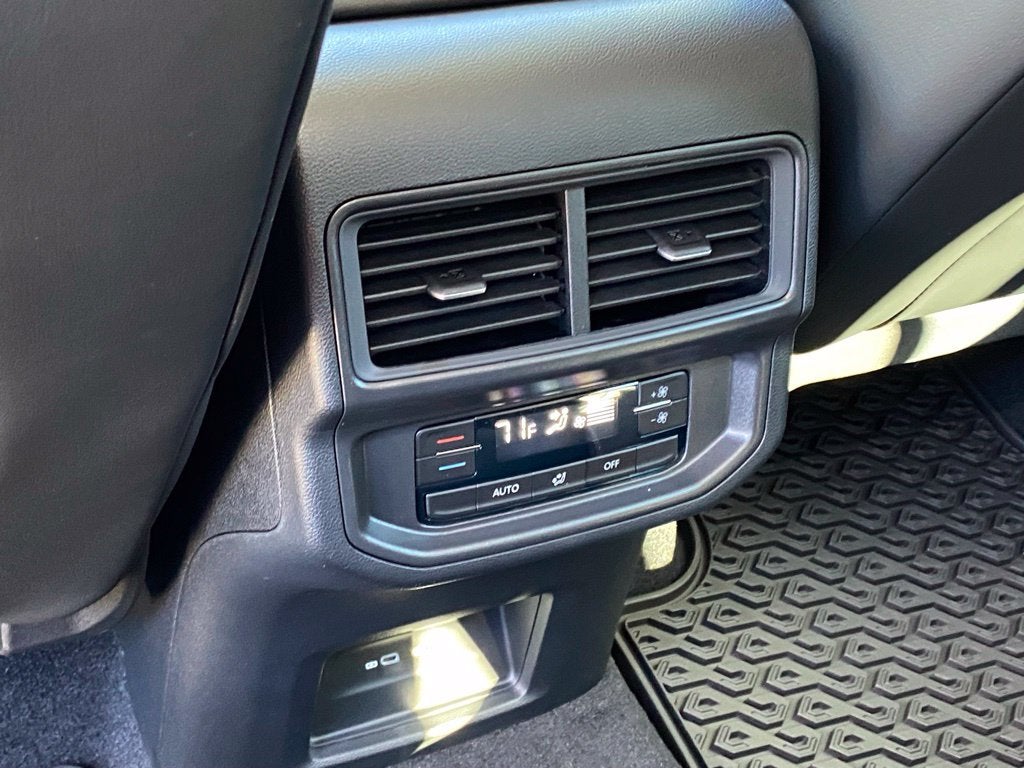 2027 Volkswagen Atlas SE