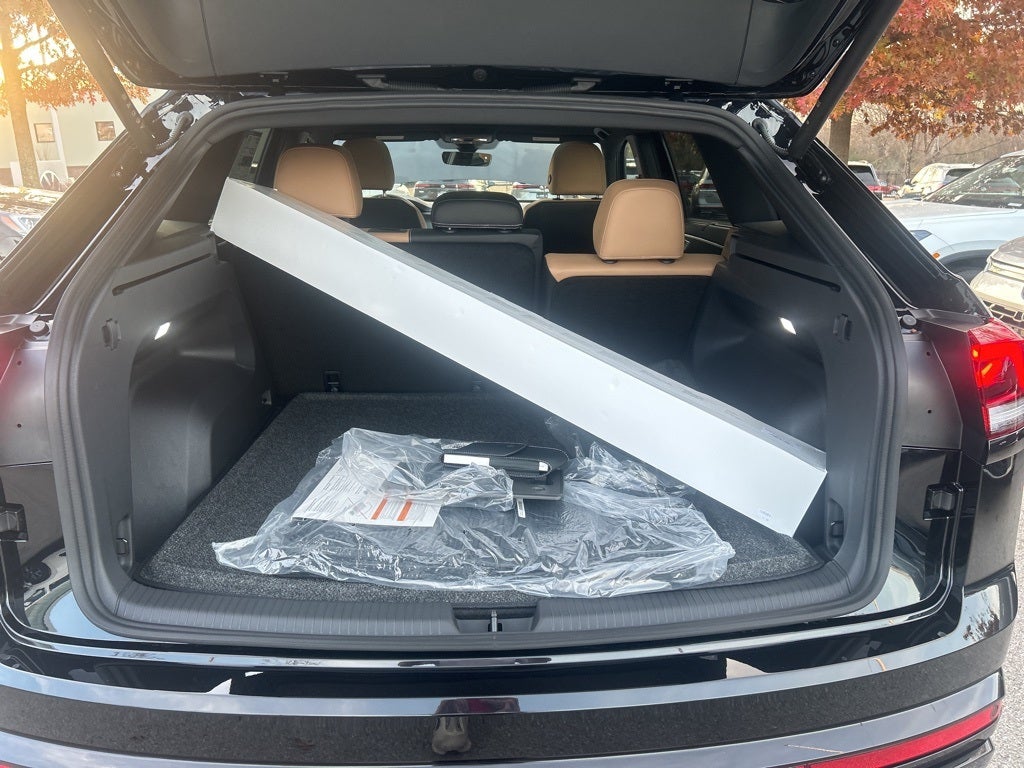 2026 Volkswagen Atlas Cross Sport 2.0T SEL R-Line Black