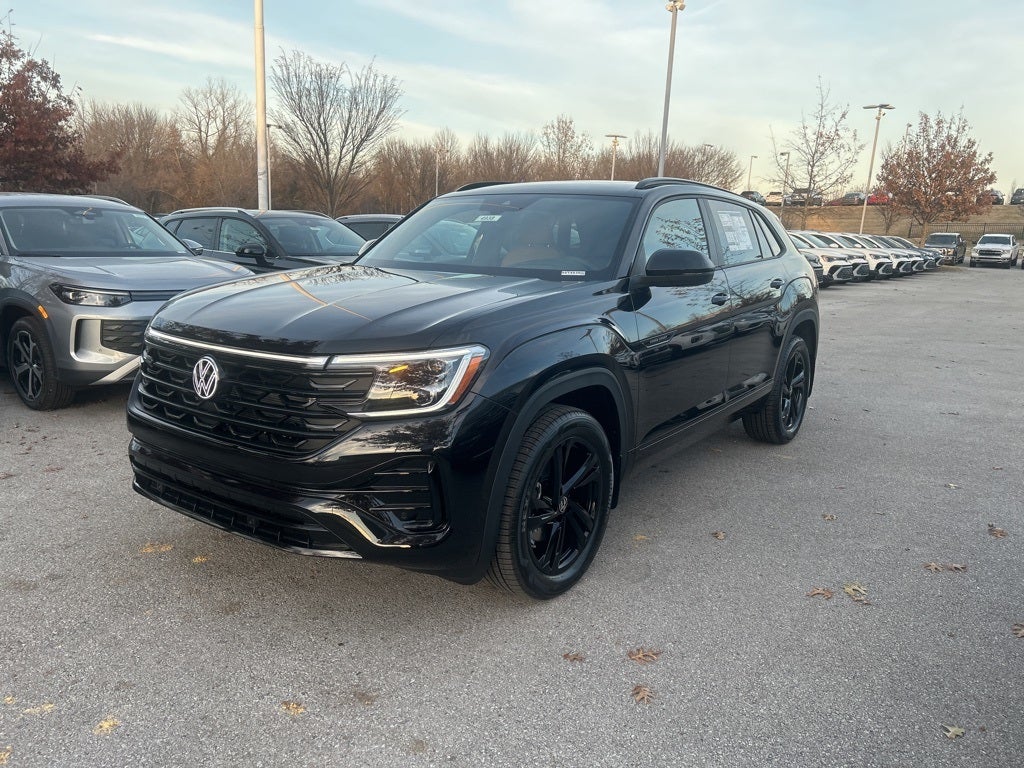 2026 Volkswagen Atlas Cross Sport 2.0T SEL R-Line Black