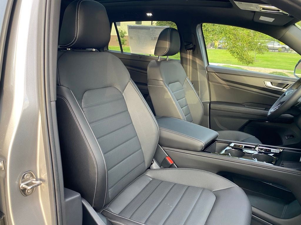2026 Volkswagen Atlas Cross Sport 2.0T SEL R-Line Black