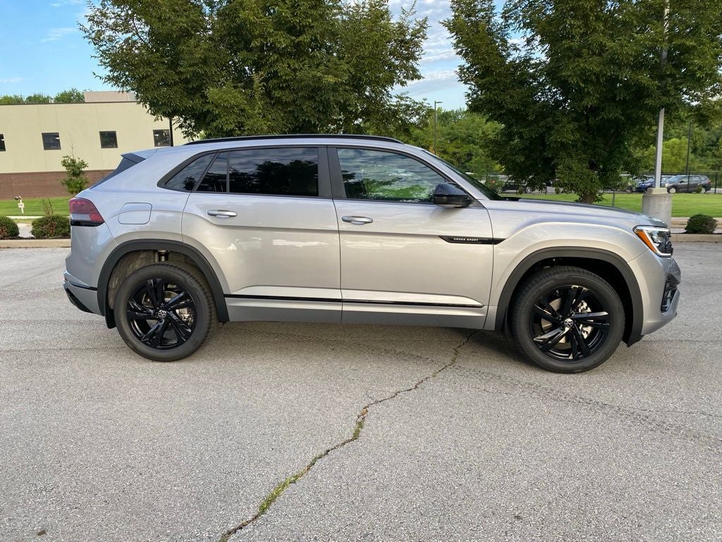 2026 Volkswagen Atlas Cross Sport 2.0T SEL R-Line Black