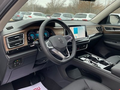 2025 Volkswagen Atlas 2.0T SE w/Technology