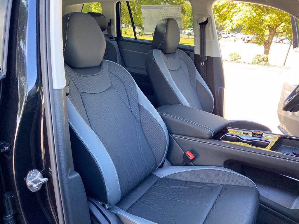 2027 Volkswagen Atlas SE w/Technology