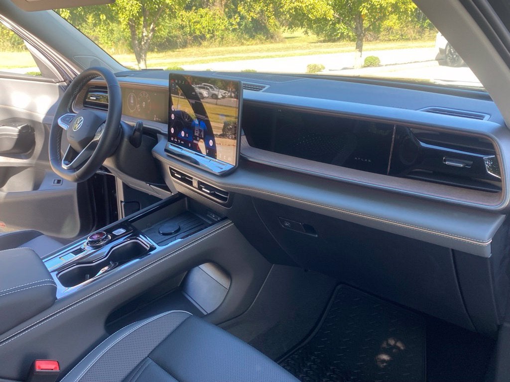 2027 Volkswagen Atlas SE w/Technology
