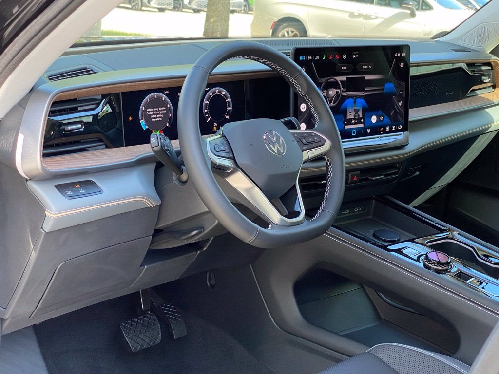 2027 Volkswagen Atlas SE w/Technology
