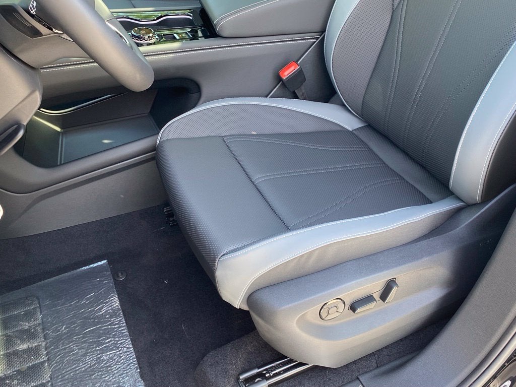 2027 Volkswagen Atlas SE w/Technology