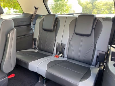 2027 Volkswagen Atlas SE w/Technology