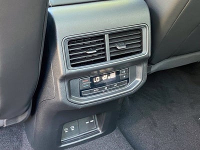 2027 Volkswagen Atlas SE w/Technology