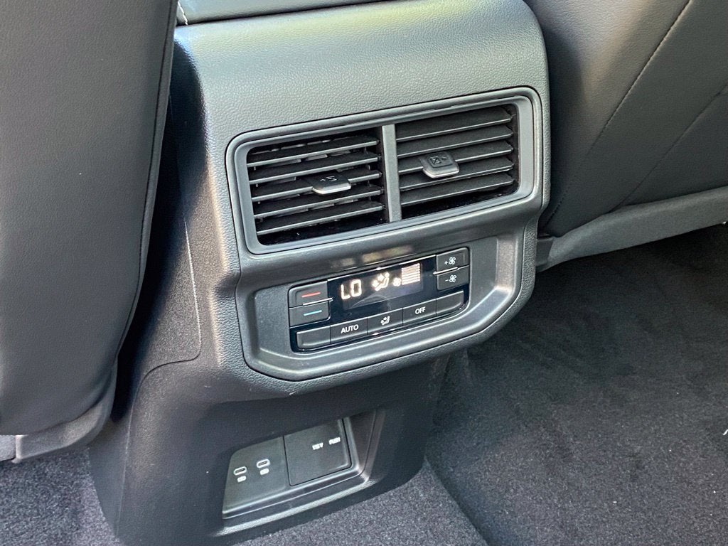 2027 Volkswagen Atlas SE w/Technology