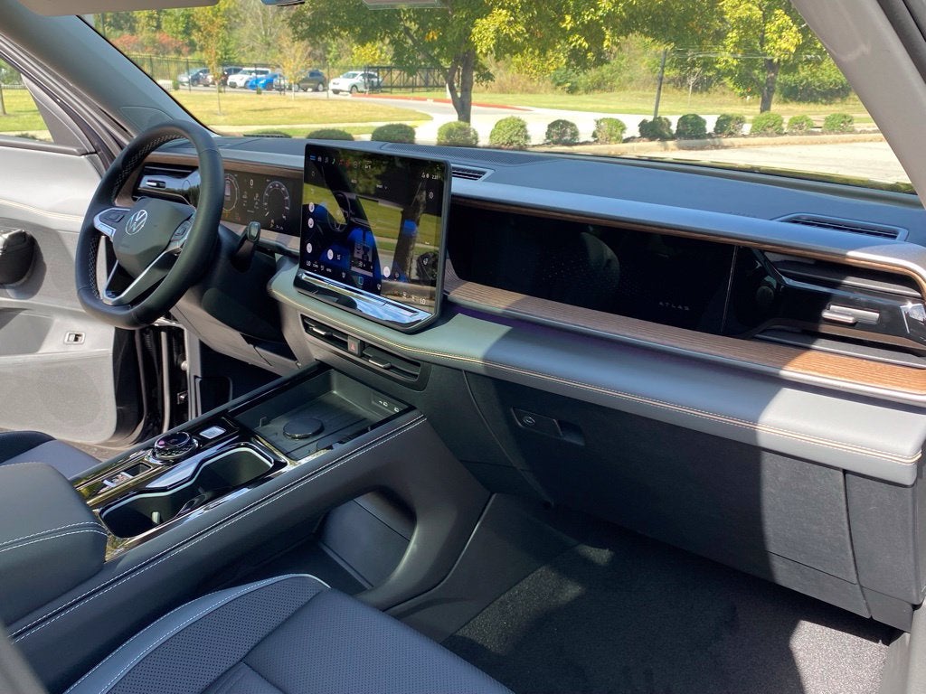 2027 Volkswagen Atlas SE w/Technology