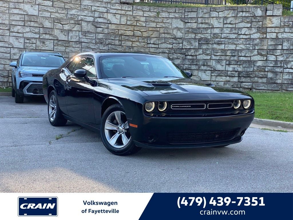 2015 Dodge Challenger SXT's photo