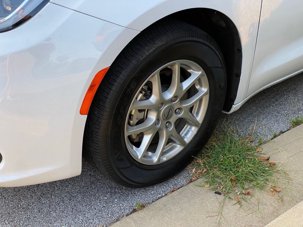 2025 Chrysler Pacifica Select