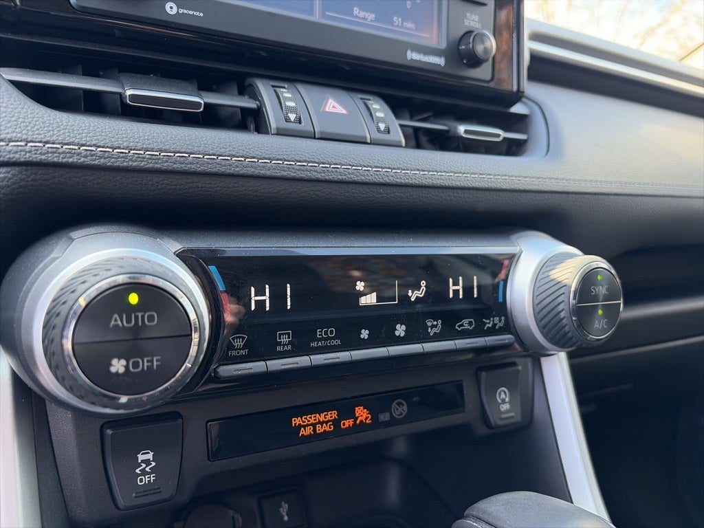 2021 Toyota RAV4 XLE Premium 1-OWNER