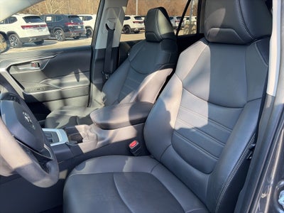 2021 Toyota RAV4 XLE Premium 1-OWNER