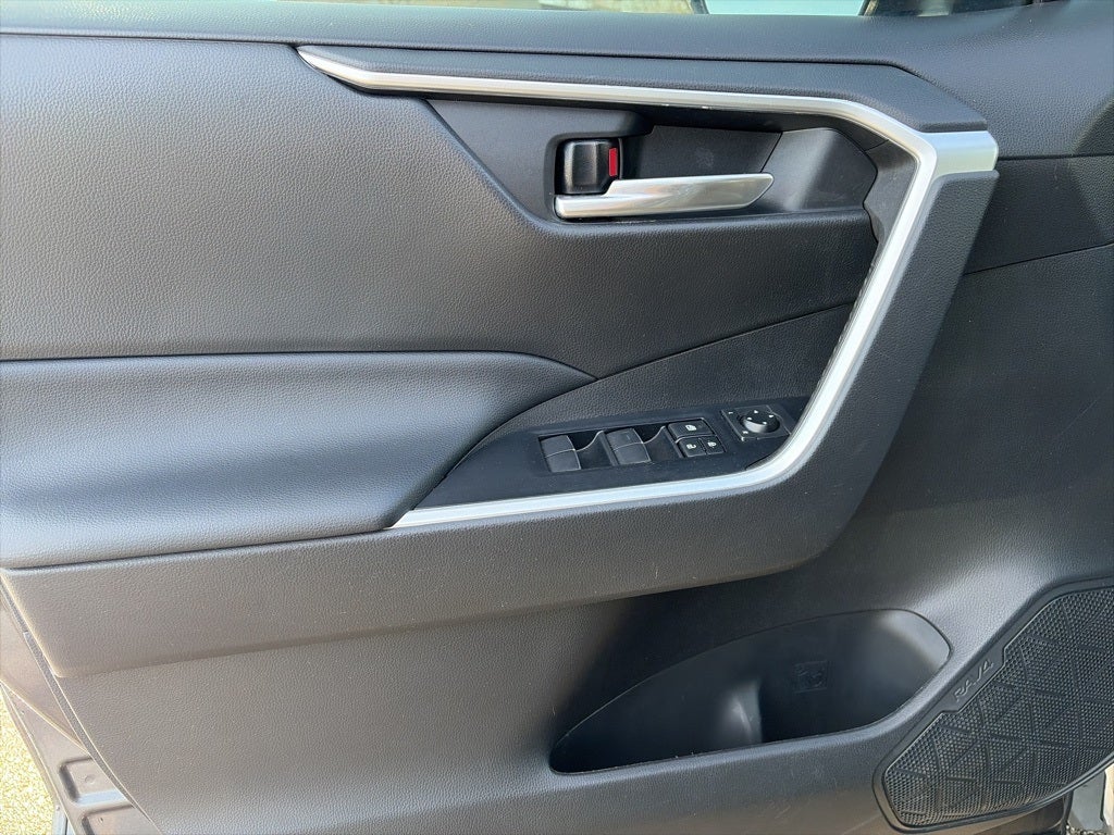 2021 Toyota RAV4 XLE Premium 1-OWNER