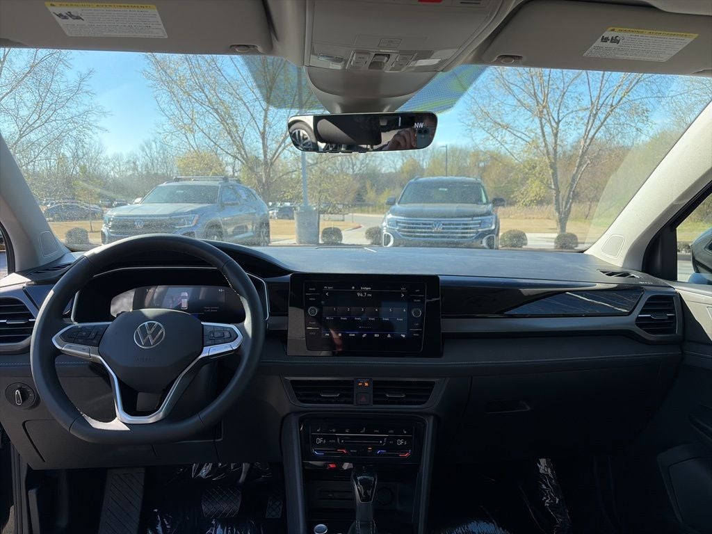 2026 Volkswagen Taos 1.5T SE Black