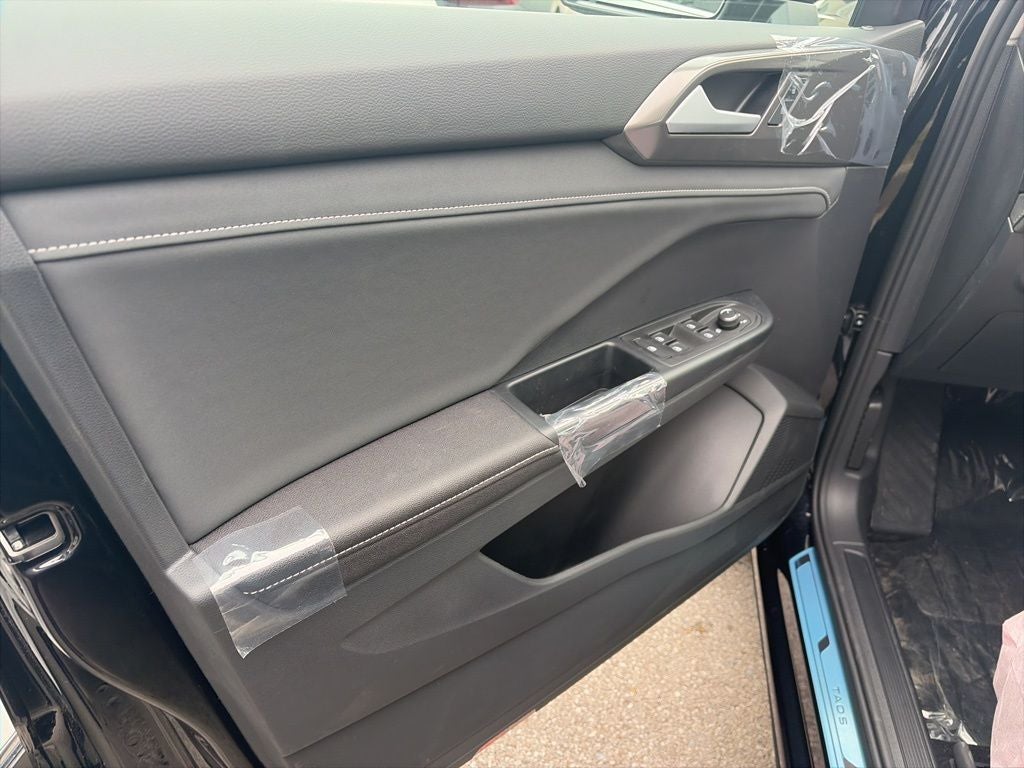 2026 Volkswagen Taos 1.5T SE Black