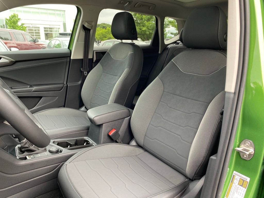 2026 Volkswagen Taos 1.5T SE Black
