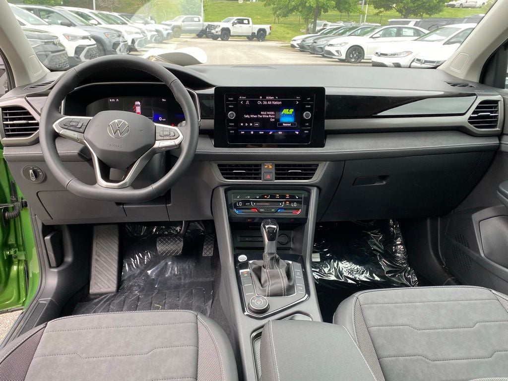 2026 Volkswagen Taos 1.5T SE Black
