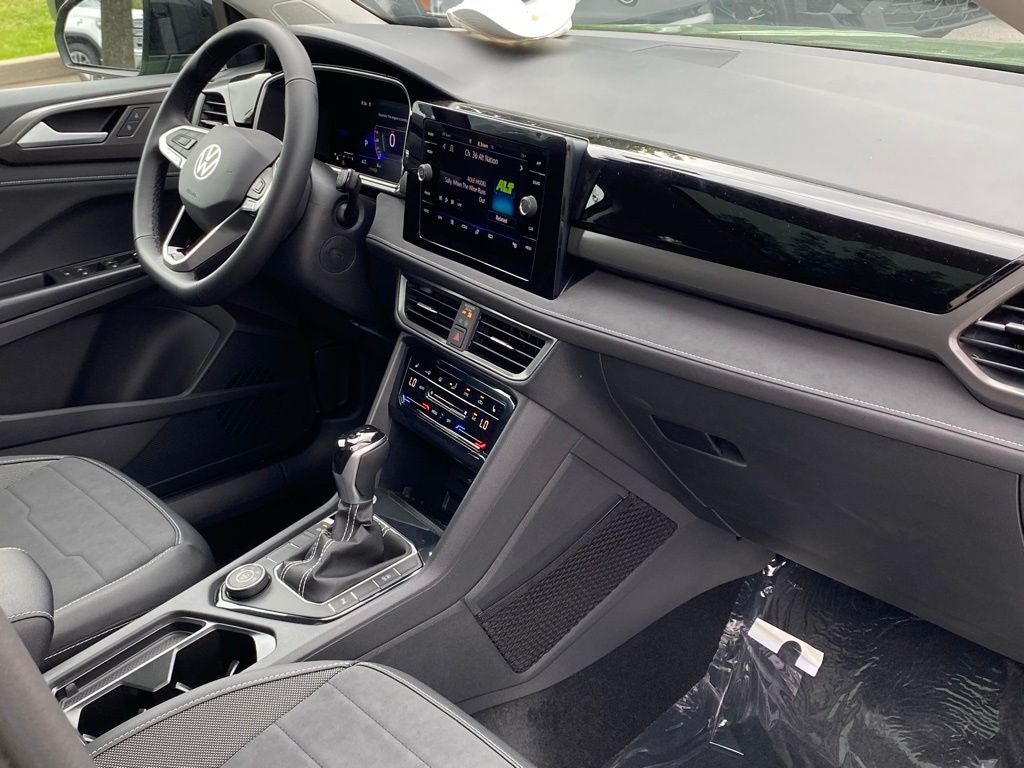 2026 Volkswagen Taos 1.5T SE Black