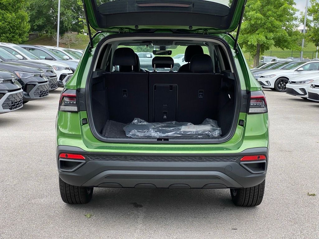 2026 Volkswagen Taos 1.5T SE Black