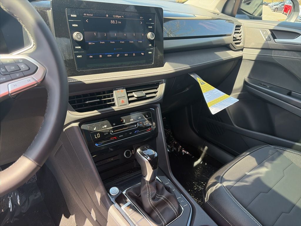 2026 Volkswagen Taos 1.5T SE Black