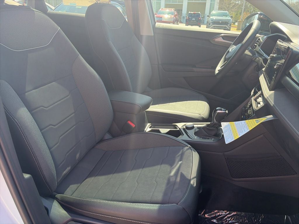 2026 Volkswagen Taos 1.5T SE Black