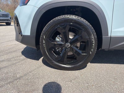 2026 Volkswagen Taos 1.5T SE Black