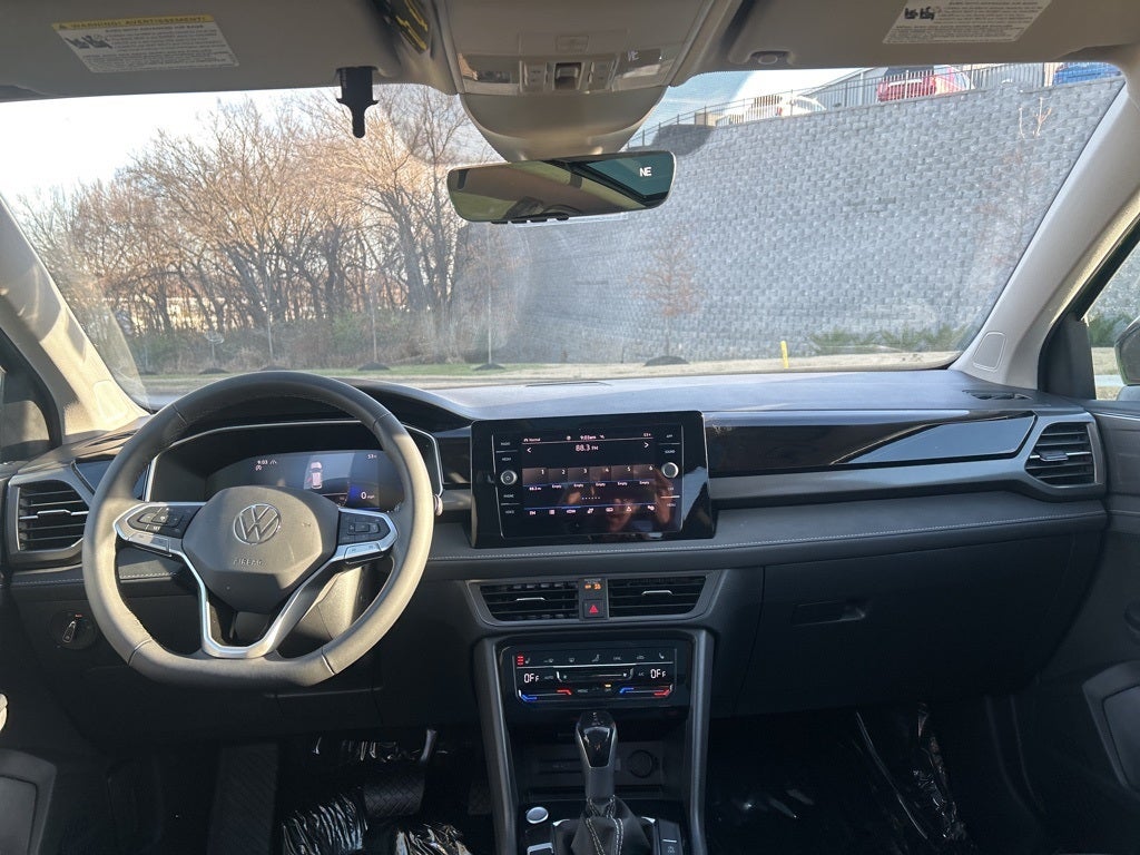 2026 Volkswagen Taos 1.5T SE Black