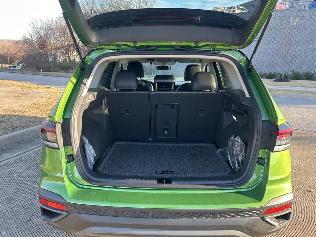 2026 Volkswagen Taos 1.5T SE Black