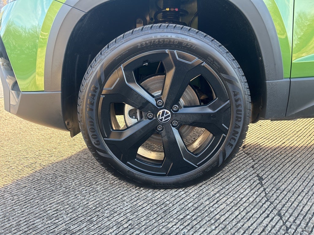 2026 Volkswagen Taos 1.5T SE Black