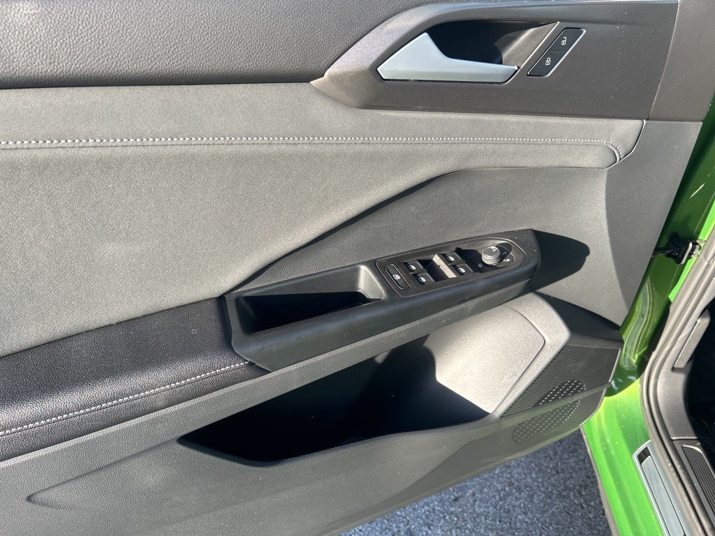 2026 Volkswagen Taos 1.5T SE Black