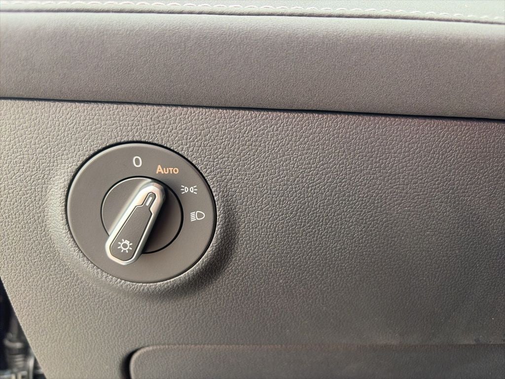 2026 Volkswagen Taos 1.5T SE Black