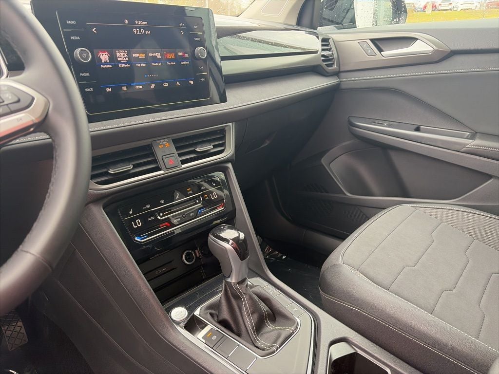 2026 Volkswagen Taos 1.5T SE Black