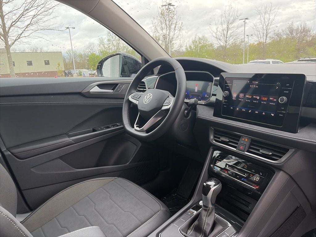 2026 Volkswagen Taos 1.5T SE Black