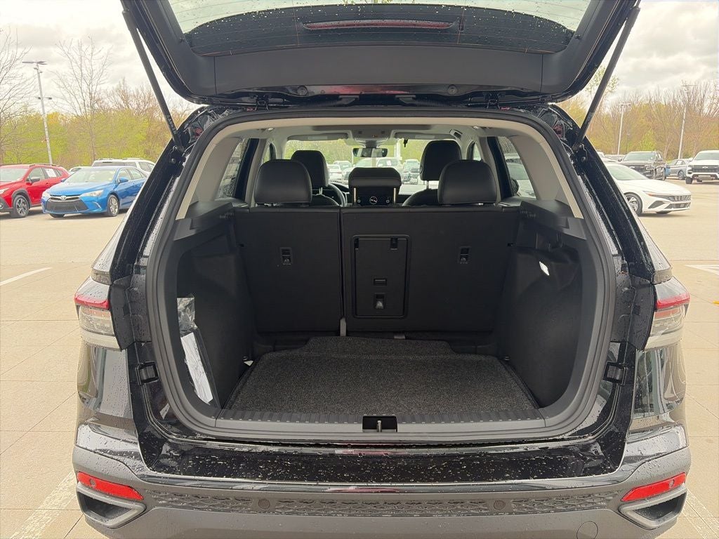 2026 Volkswagen Taos 1.5T SE Black