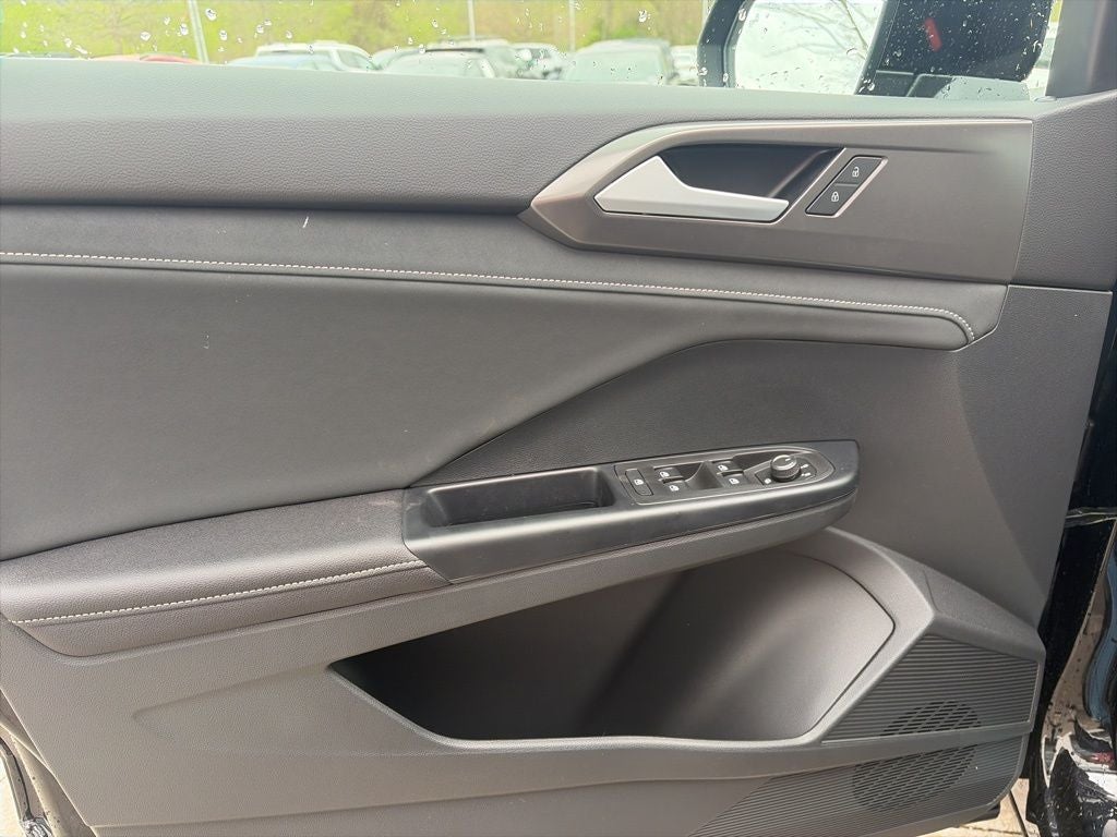 2026 Volkswagen Taos 1.5T SE Black