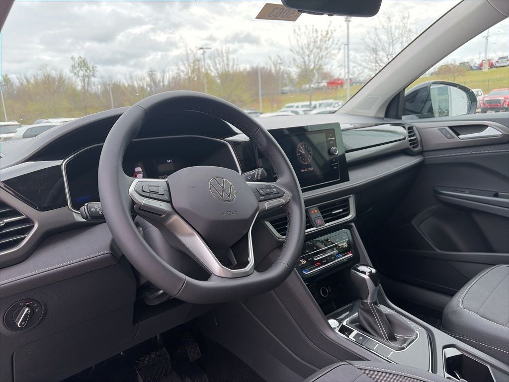 2026 Volkswagen Taos 1.5T SE Black