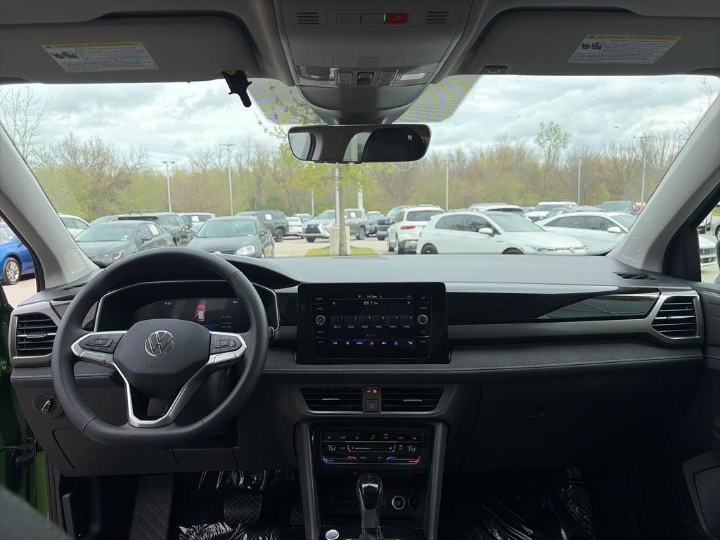 2026 Volkswagen Taos 1.5T SE Black