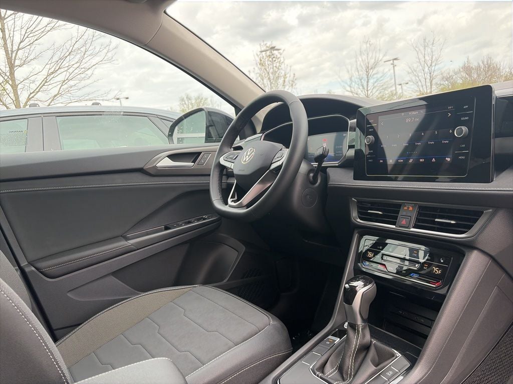 2026 Volkswagen Taos 1.5T SE Black