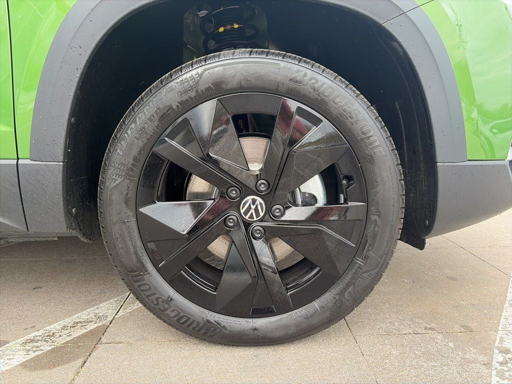 2026 Volkswagen Taos 1.5T SE Black