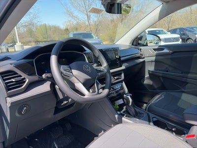 2026 Volkswagen Taos 1.5T SE Black