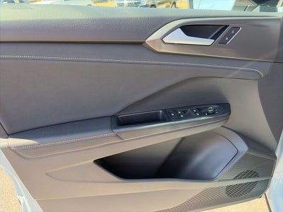 2026 Volkswagen Taos 1.5T SE Black