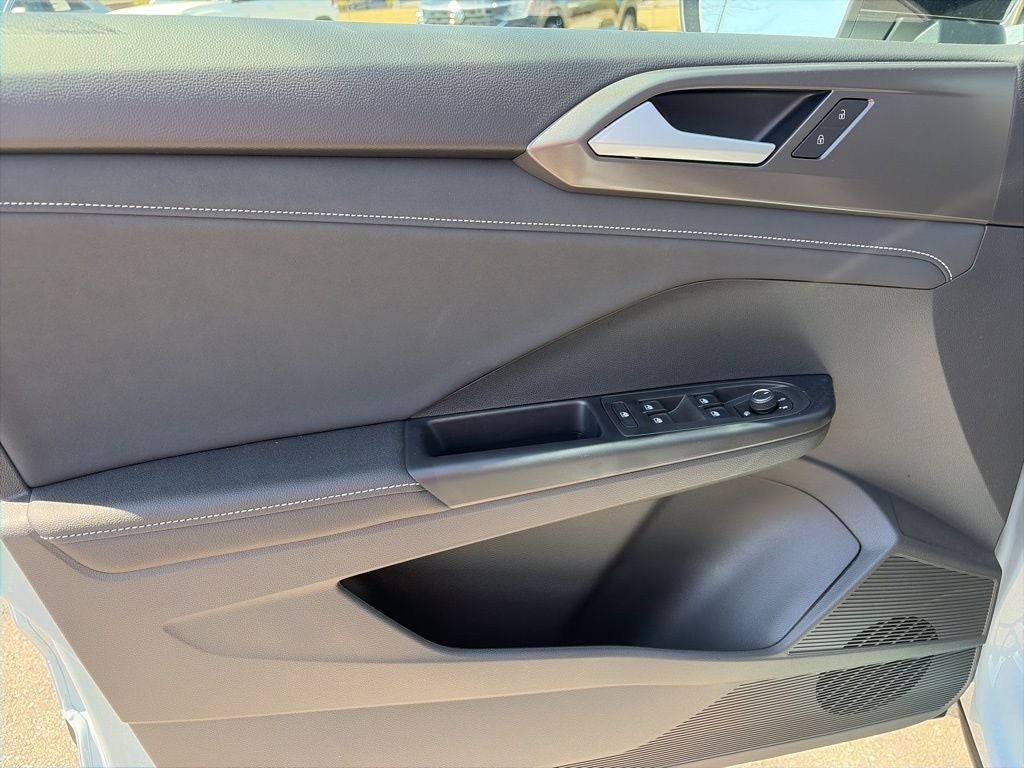 2026 Volkswagen Taos 1.5T SE Black