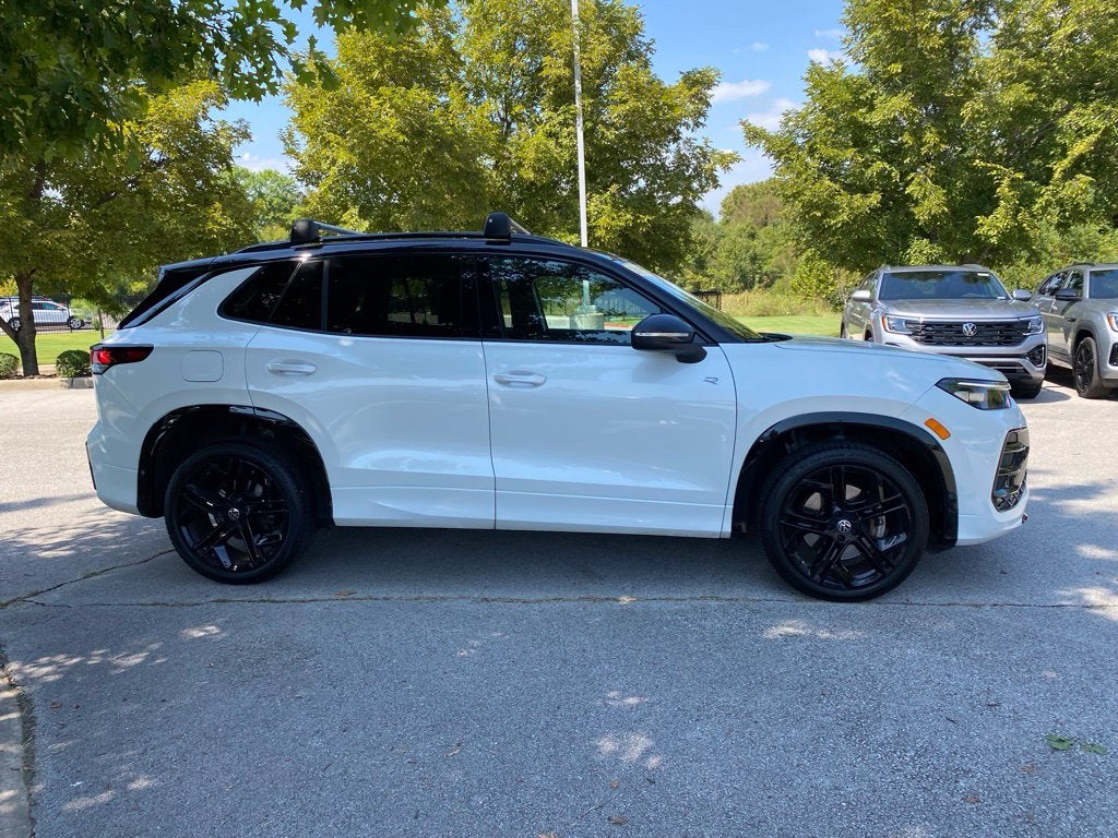 2025 Volkswagen Tiguan 2.0T SE R-Line Black